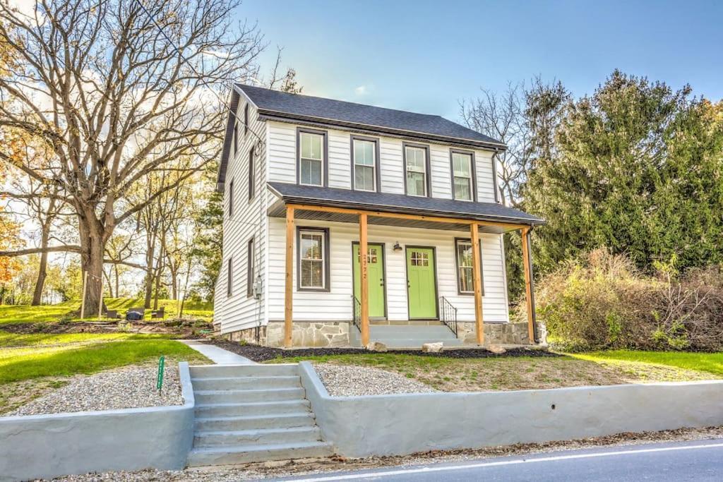 Beautiful Farmhouse Close To Lanc Hershey Etown Mount Joy Exterior photo